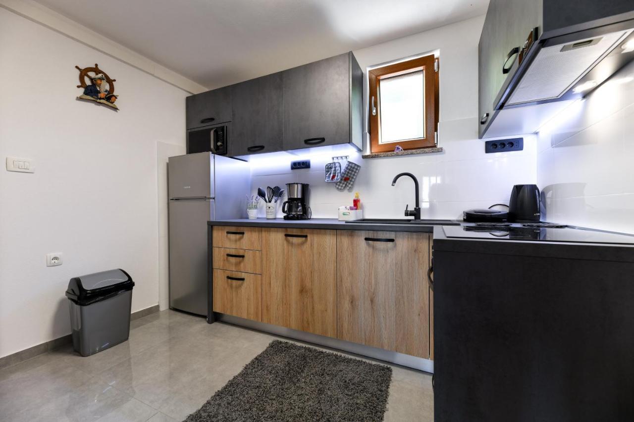 Holiday Home Skevini Dvori Starigrad Paklenica Eksteriør billede