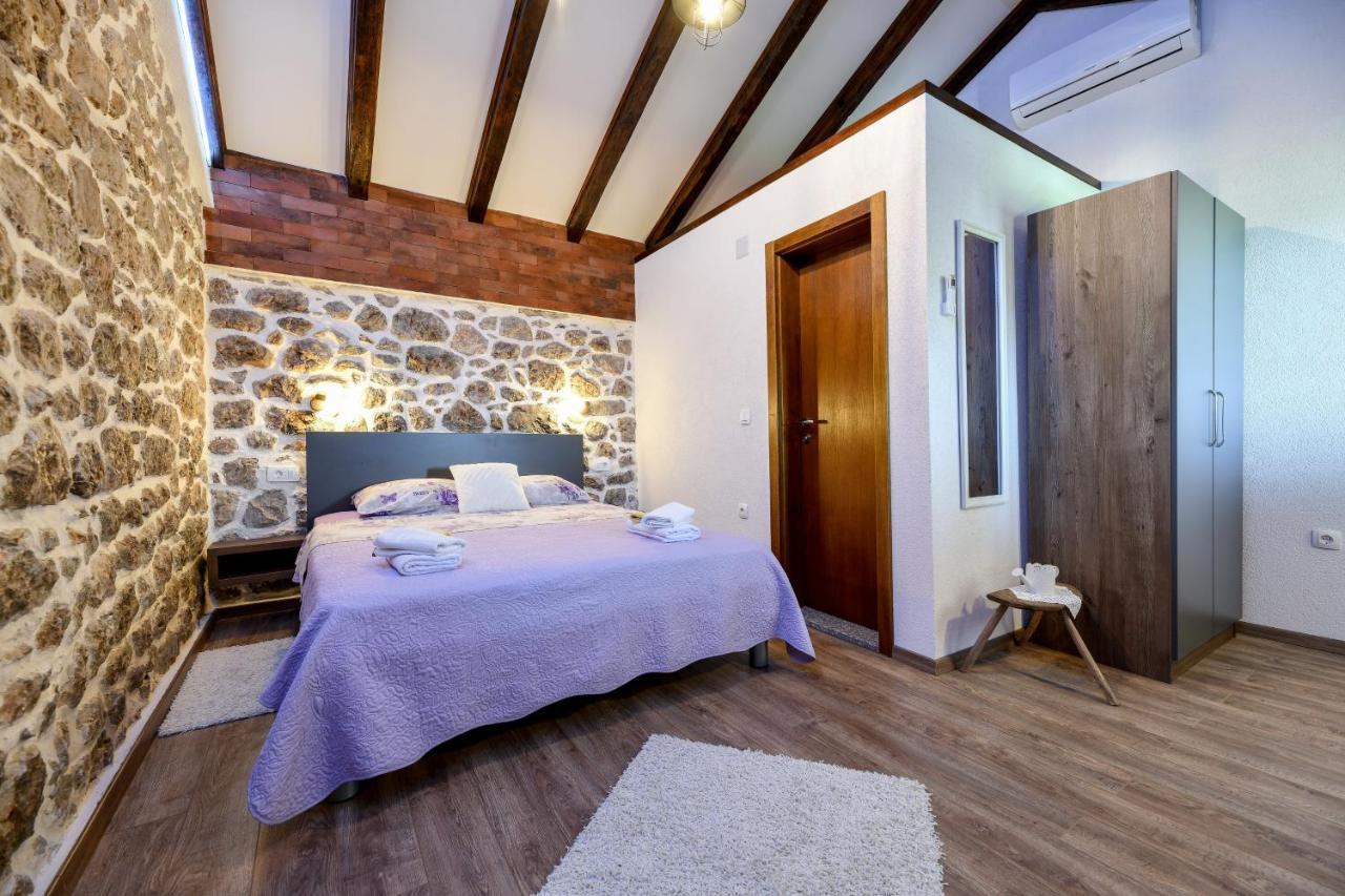 Holiday Home Skevini Dvori Starigrad Paklenica Eksteriør billede